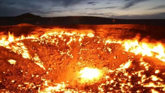 Darvaza-Gas-Crater-Tour